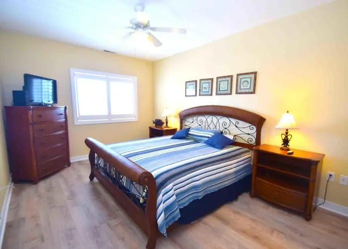 Mariner's Watch 404 Apartment